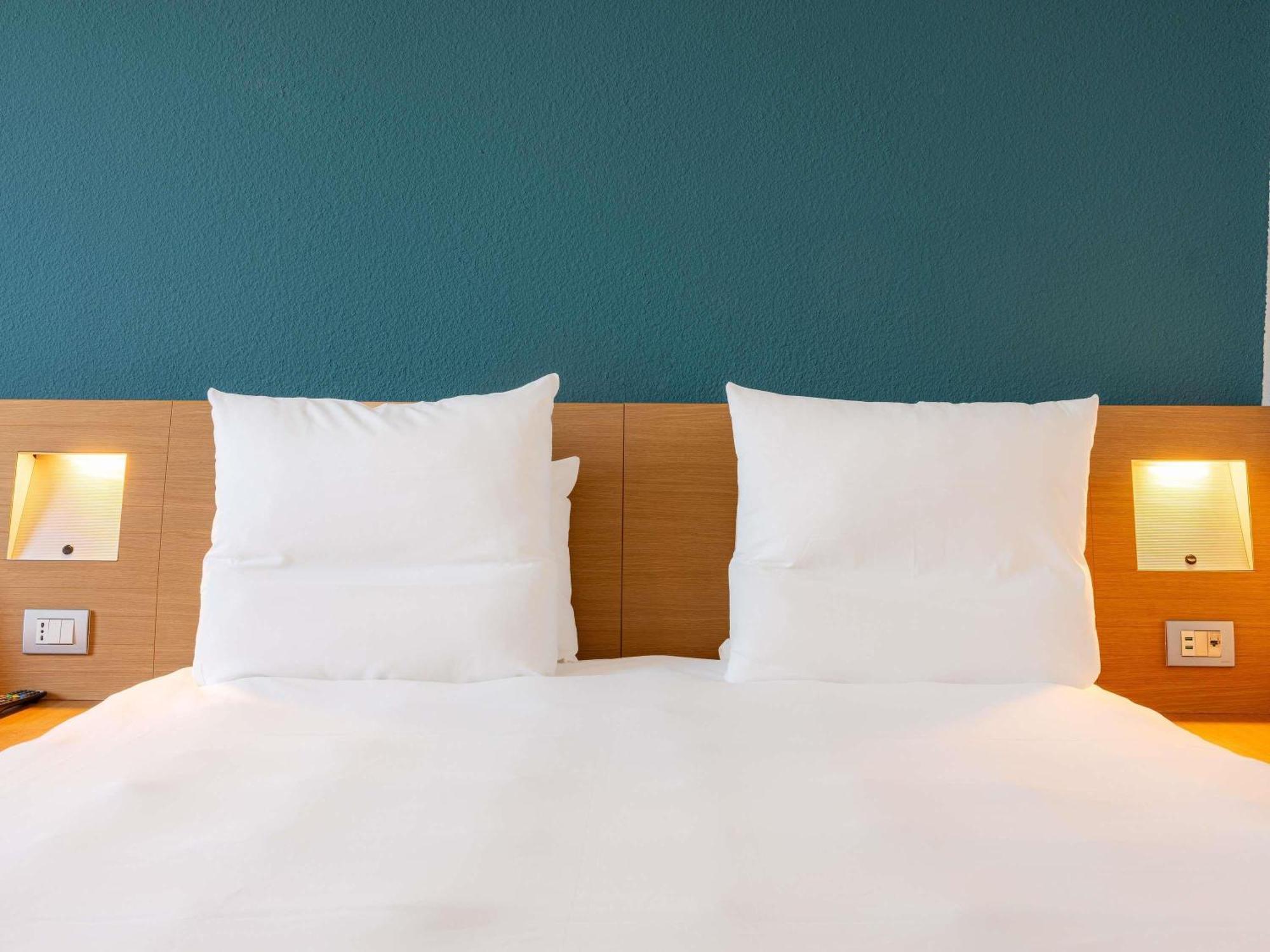 Hotel Novotel Est 4*