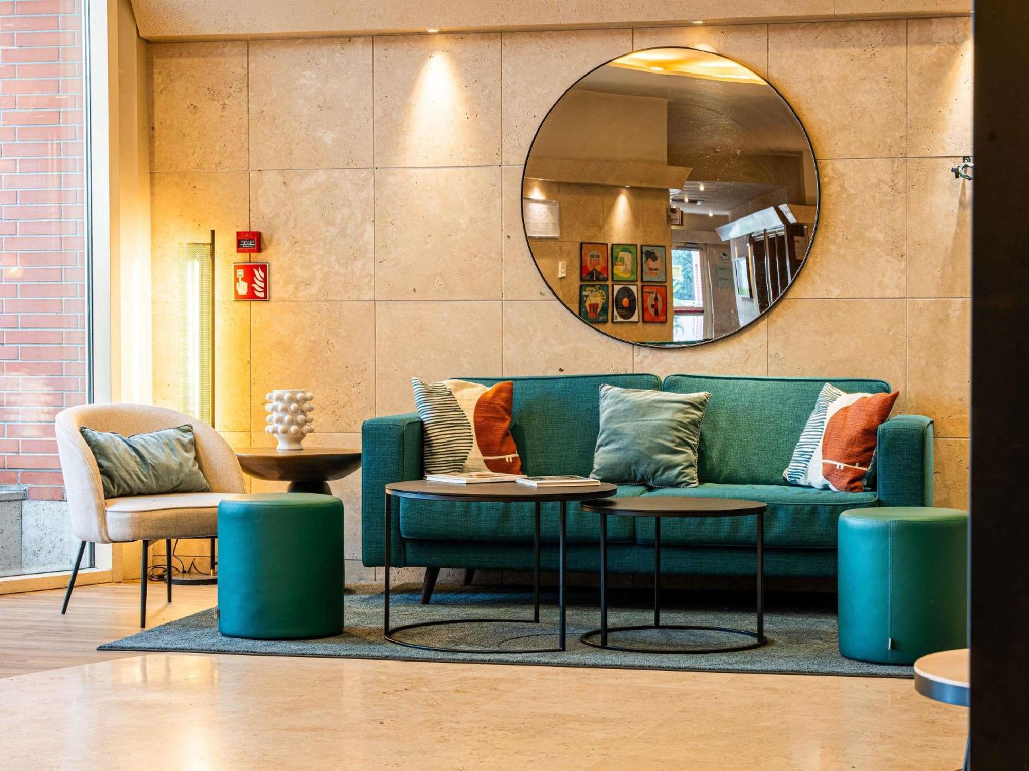 Hotel Novotel Est 4*